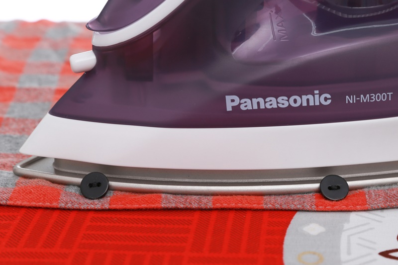Bàn ủi hơi nước Panasonic NI-M300TVRA Bàn ủi hơi nước Panasonic NI-M300TVRA