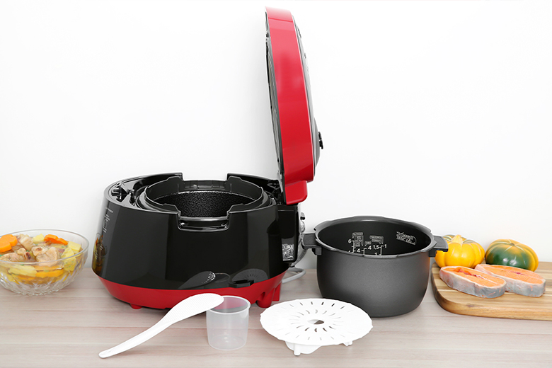 Nồi cơm áp suất điện tử 1.08 lít Cuckoo CRP-PK0600F/BKRDVN - Xửng hấp Nồi cơm áp suất điện tử 1.08 lít Cuckoo CRP-PK0600F/BKRDVN - Xửng hấp