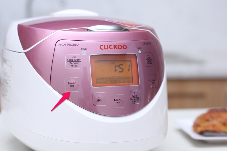 Bấm nút “Timer” bắt đầu cài đặt hẹn giờ nấu Bấm nút “Timer” bắt đầu cài đặt hẹn giờ nấu