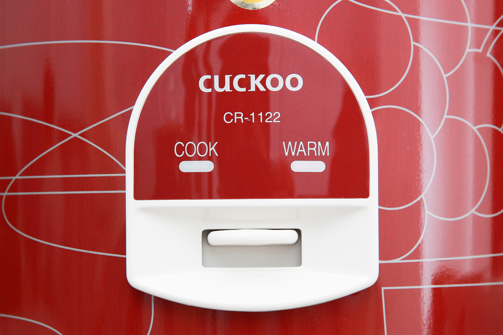 Nút gạt chỉnh chức năng nấu - giữ ấm thuận tiện - Nồi cơm điện Cuckoo 2 lít CR-1122 Nút gạt chỉnh chức năng nấu - giữ ấm thuận tiện - Nồi cơm điện Cuckoo 2 lít CR-1122