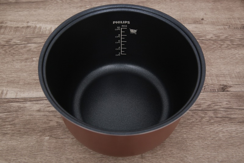 Lòng nồi bằng chất liệu hợp kim nhôm tráng men chống dính - Nồi cơm điện Philips 1.8 lít HD3115 Lòng nồi bằng chất liệu hợp kim nhôm tráng men chống dính - Nồi cơm điện Philips 1.8 lít HD3115